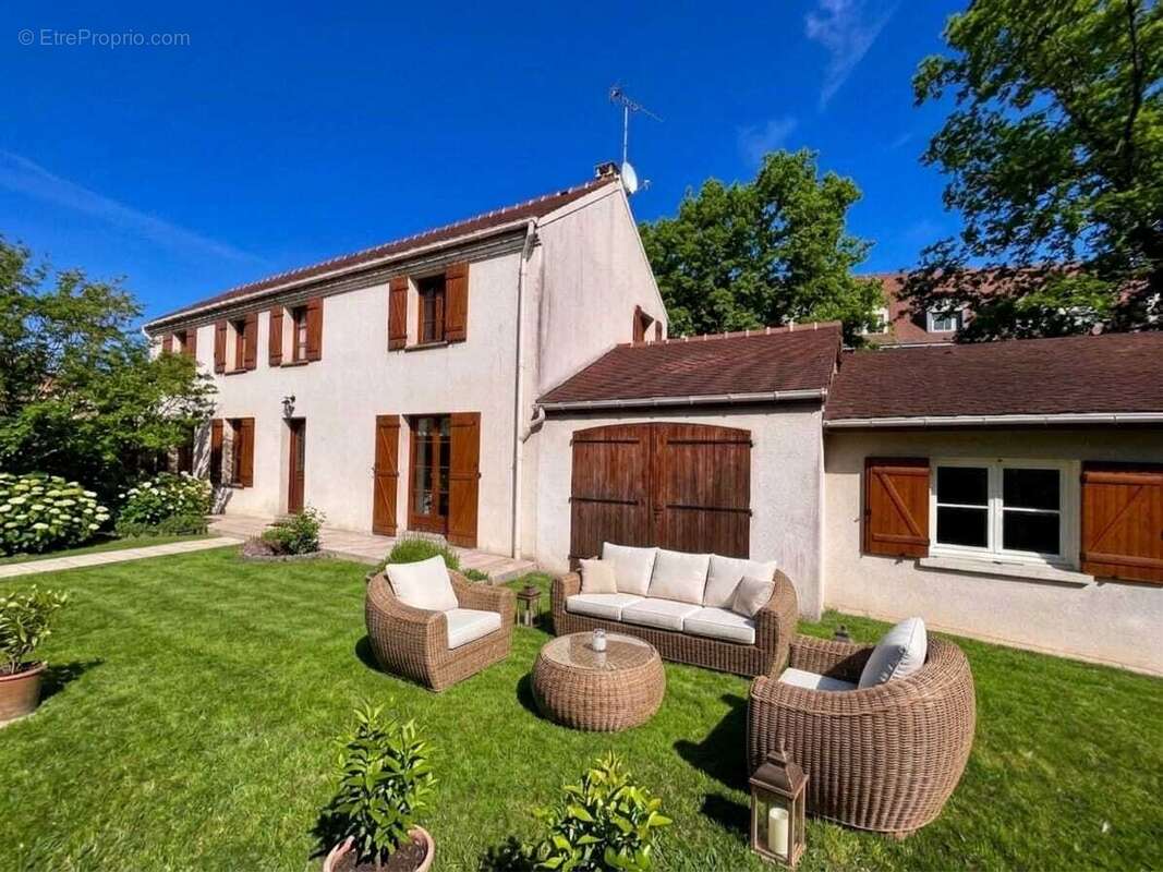 Maison à CHATEAUFORT