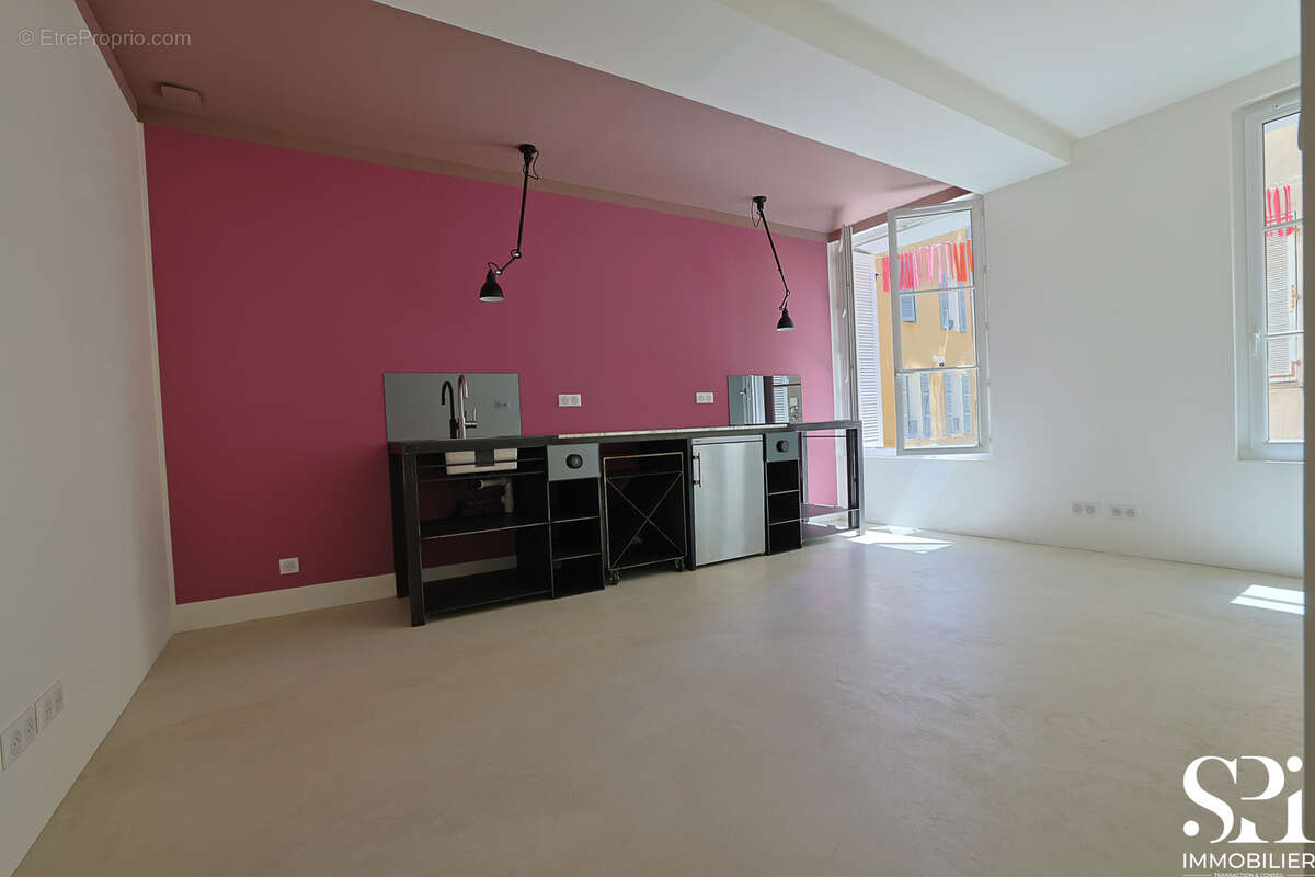 Hyeres vieille ville - loft atypique - t2 - à vendre    entièrement rénové - photo 10