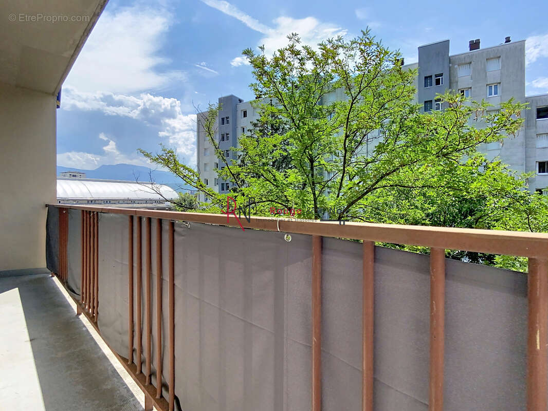 Exclusivité - T3 traversant rénové avec balcon - photo 8