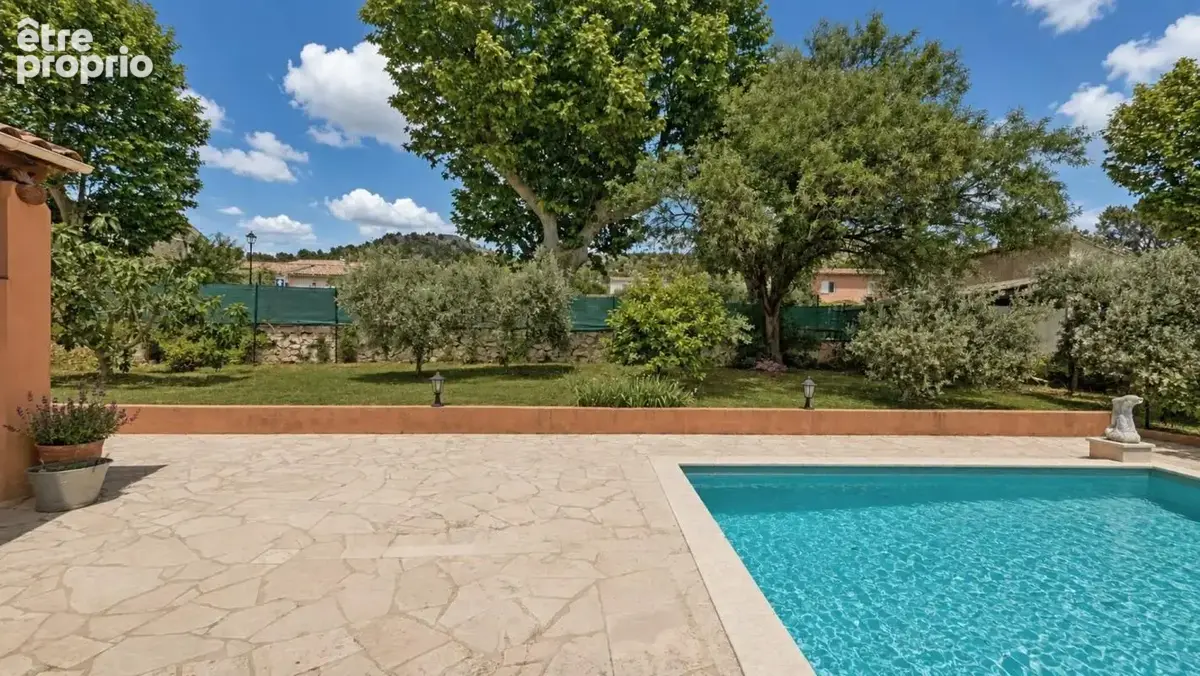 MERINDOL (84)  Maison de plain pied : 168 m² habitables / 2 gîtes / terrain de 870 m² / piscine - photo 3