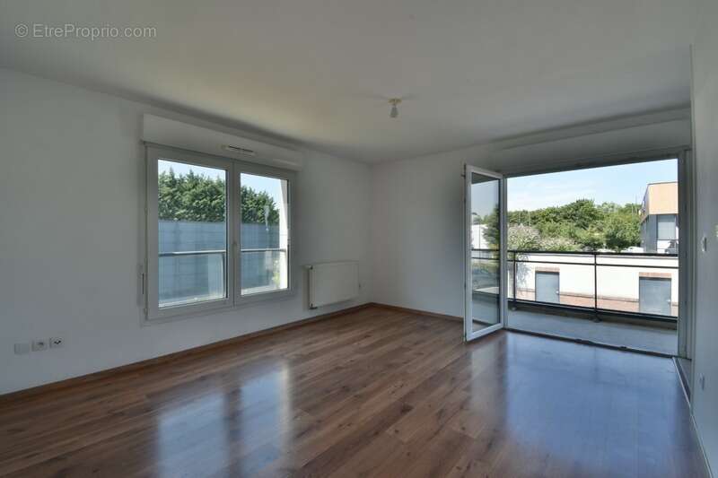 Saint-André-lez-Lille (Quartier Ouest) – T2 de 47 m² avec balcon, ascenseur et parking privatif - photo 4