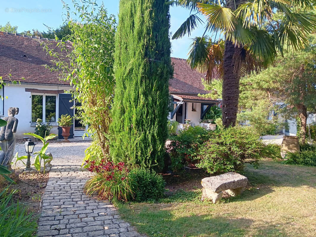 Maison à HOUDAN