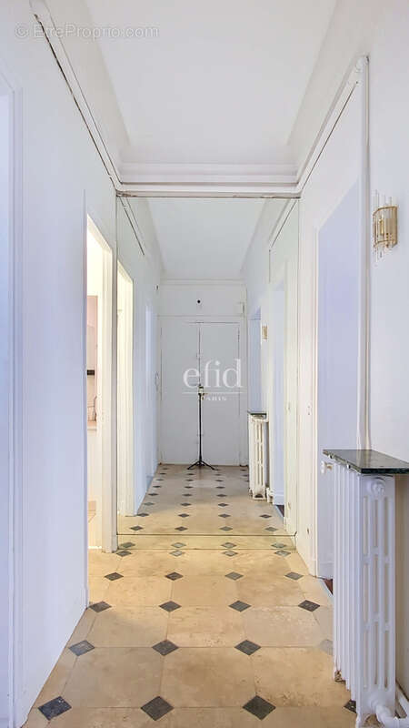 Appartement à PARIS-16E