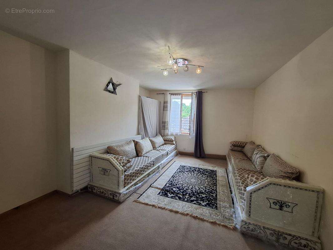 Maison à CUISE-LA-MOTTE