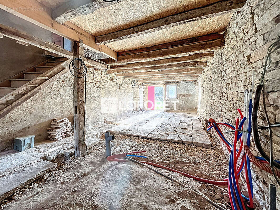 Maison à SAINT-JULIEN