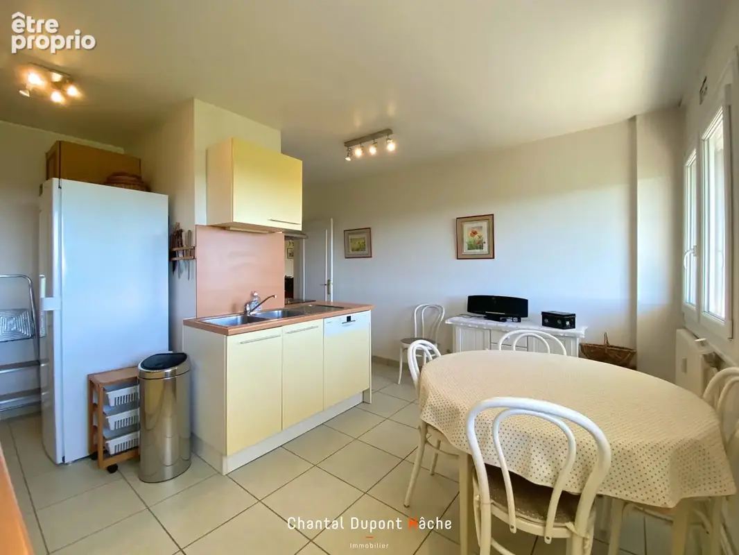 CHARTRES BORDS DE L'EURE - Appartement familial de 112 m2, 2/3 chambres, vue imprenable, parking et cave. - photo 7