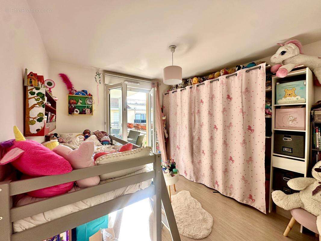 Appartement à VAUJOURS