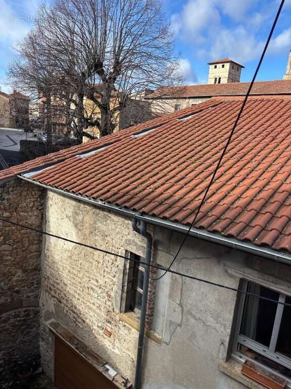 Parking à SAINT-JUST-SAINT-RAMBERT