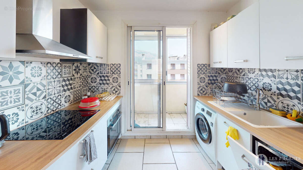 Appartement à SAINT-MARTIN-D'HERES