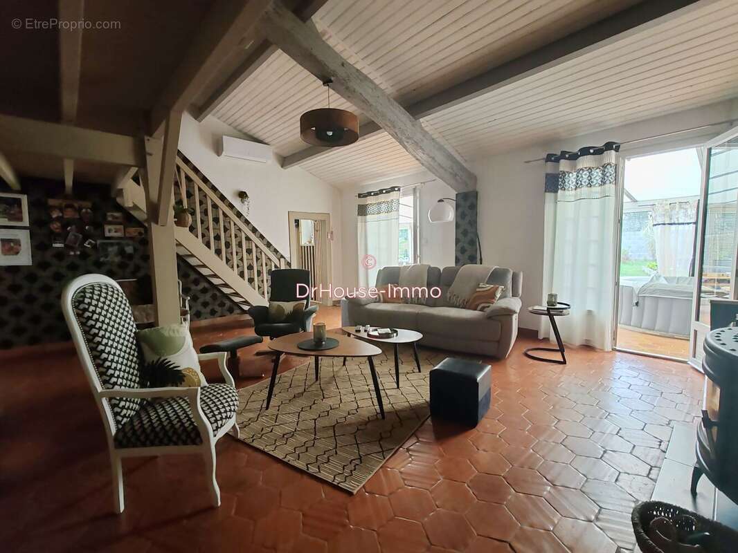 Maison à SAINTE-GEMME-LA-PLAINE