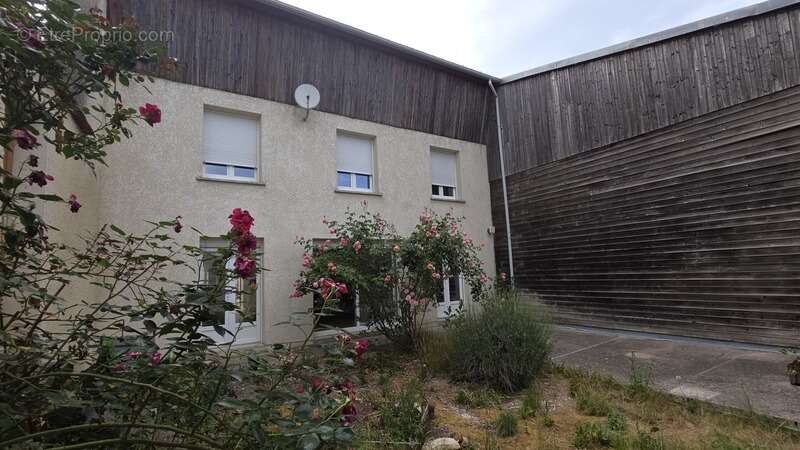 TROUSSEY -Maison de village - 5 pièces avec grand séjour, 3 chambres, garage et jardin - photo 2