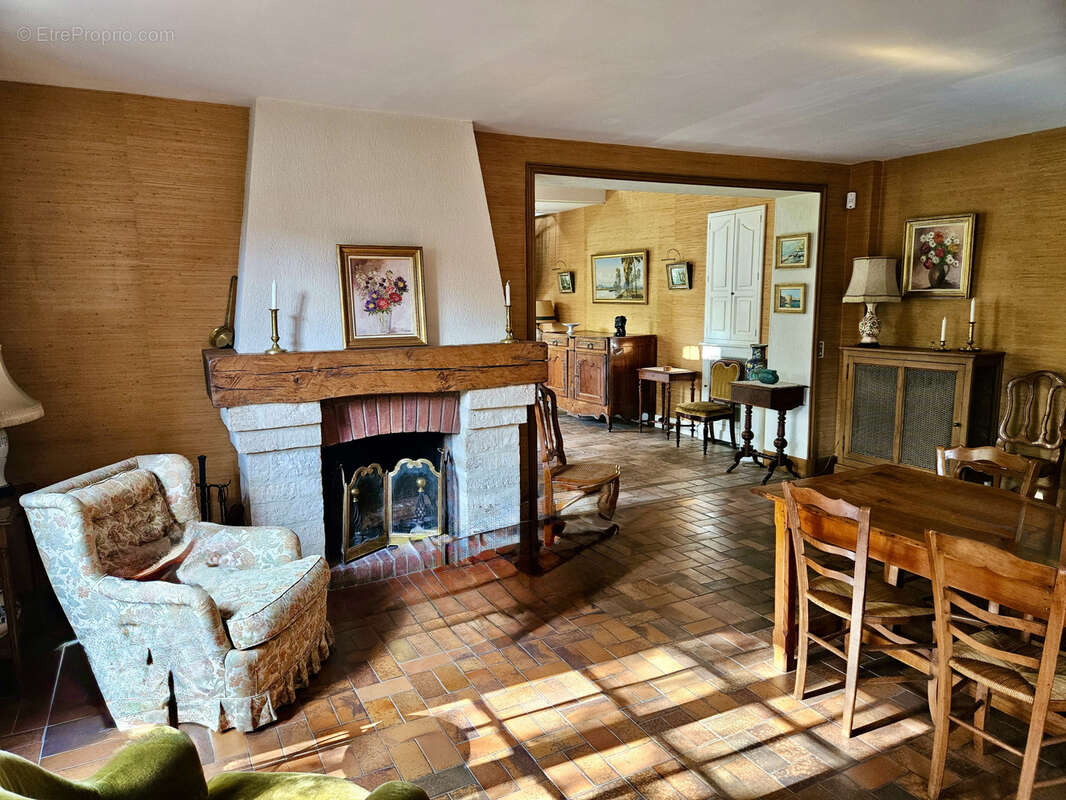 Maison à DAMPIERRE-EN-YVELINES