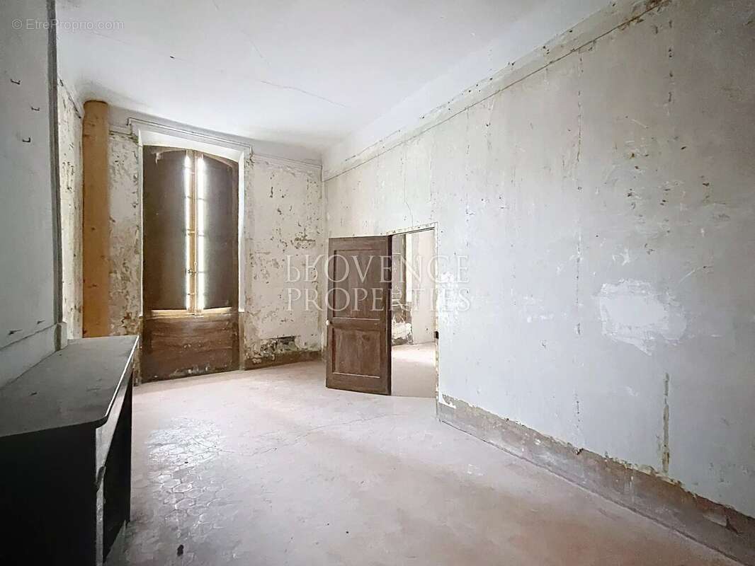 Appartement à COTIGNAC