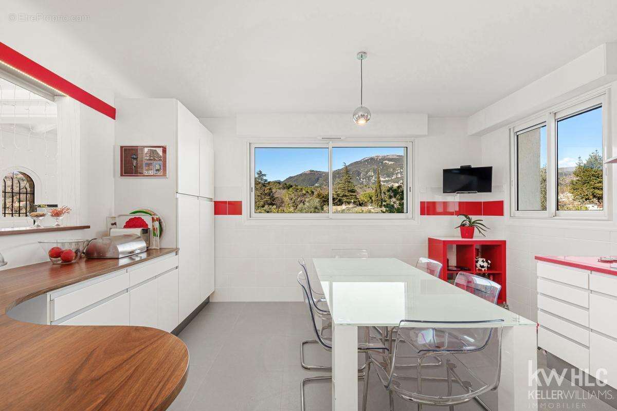 Maison à ROQUEFORT-LES-PINS