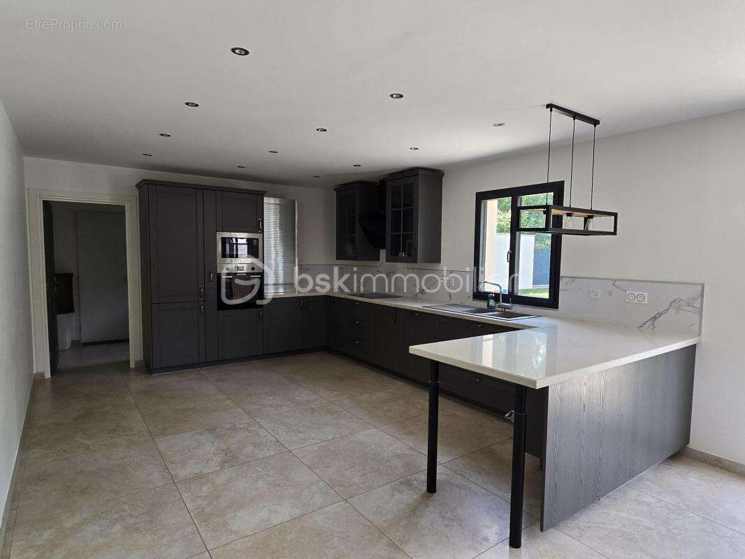 Pavillon contemporain de 2020 – 225 m² – 6 Chambres – DPE A – Saint-Martin-le-Nœud (60000) - photo 7