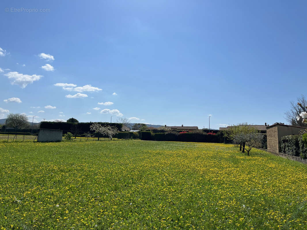 Terrain à PERNES-LES-FONTAINES