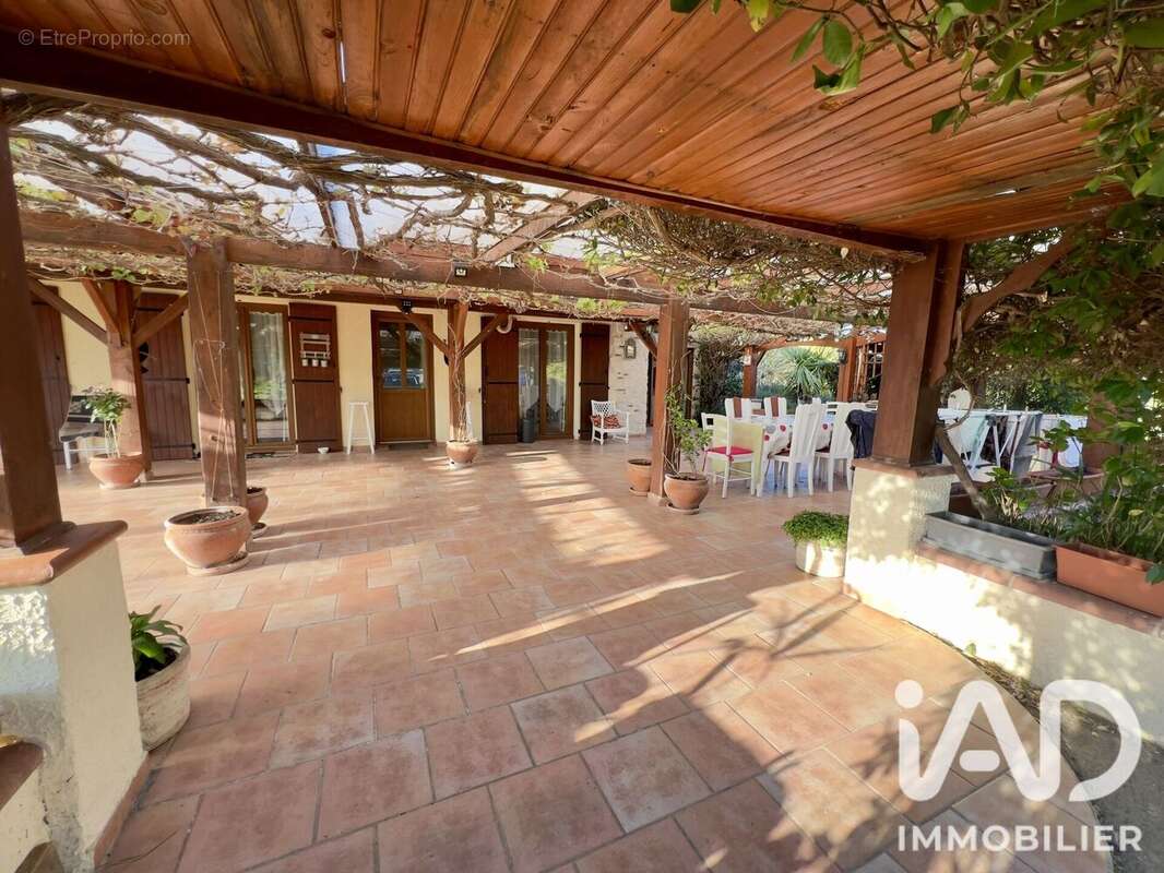Maison 134 m² à Saint-Pierre-De-Clairac  - photo 2