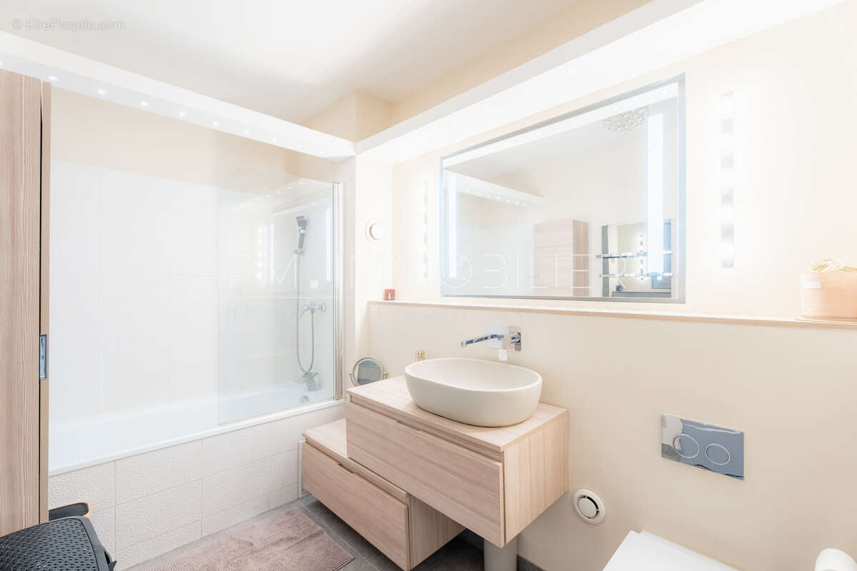 Appartement à SIMIANE-COLLONGUE