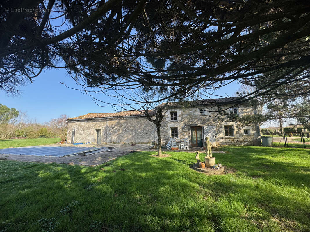 Maison à SAINT-SIGISMOND-DE-CLERMONT