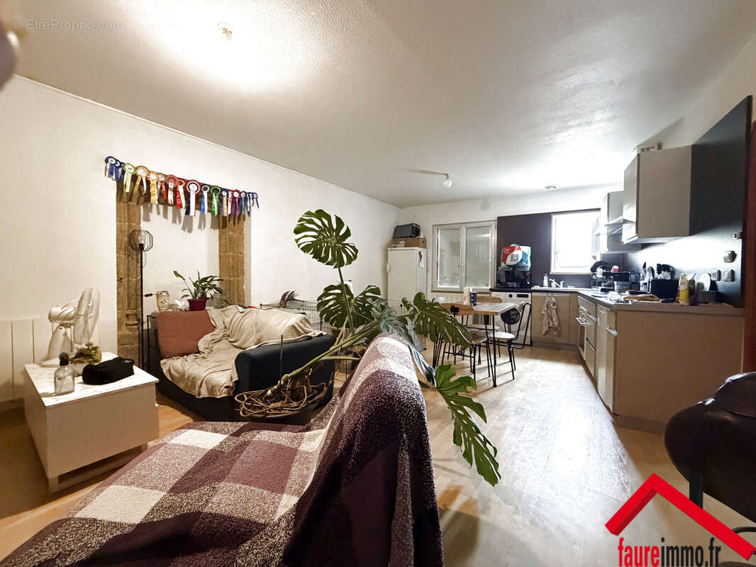 Appartement à JUILLAC