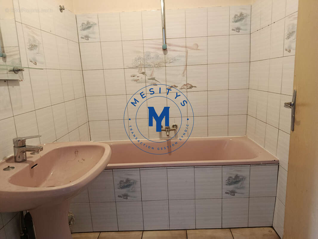 Appartement 84 m² à Saint-Etienne  - photo 5