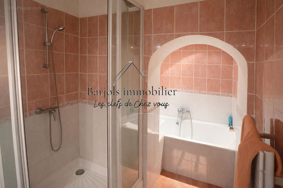 Appartement à VARAGES