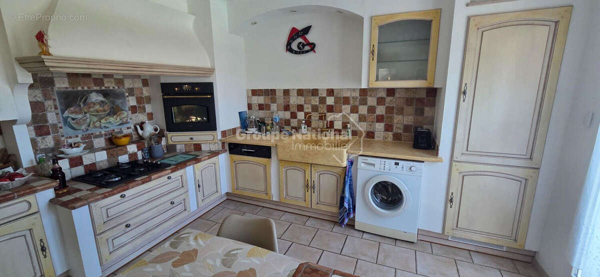 COUP DE COEUR AU ROVE! Villa de plain pied de type 4 de 112 m²  sur parcelle de terrain de 724 m² avec terrasses, piscine, cuisi - photo 6