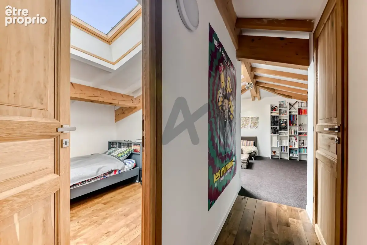 Caluire - Boutary: Une maison familiale de 205m2, 5 chambres, terrasse, jardin, piscine. - photo 17