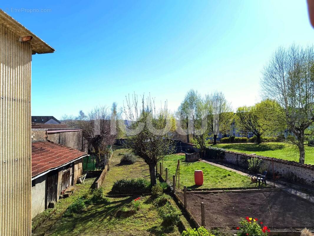 Maison à ARPAJON-SUR-CERE