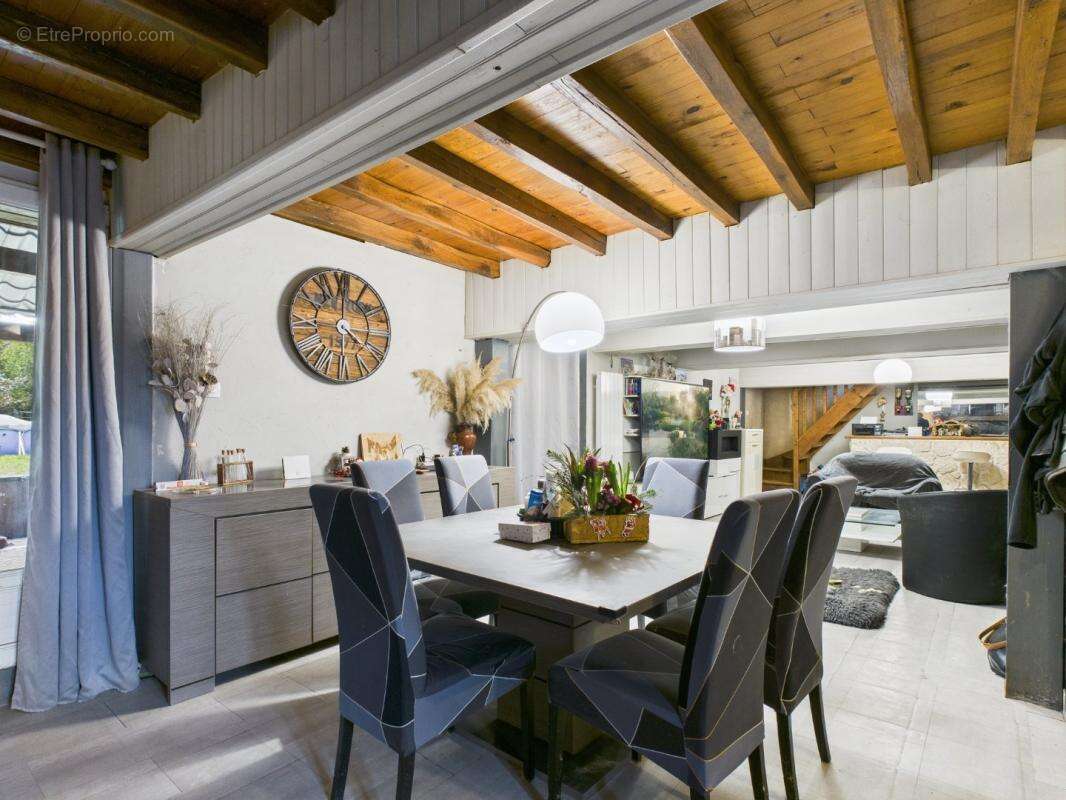 Maison à COULLEMELLE