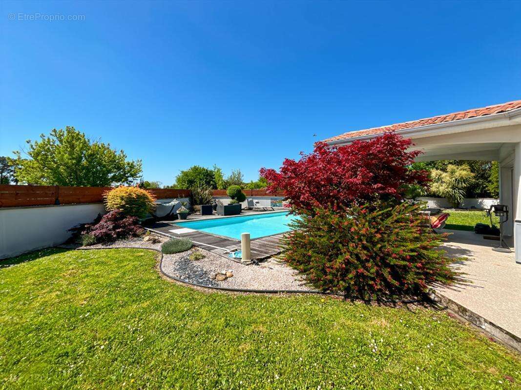 Maison à AMBARES-ET-LAGRAVE