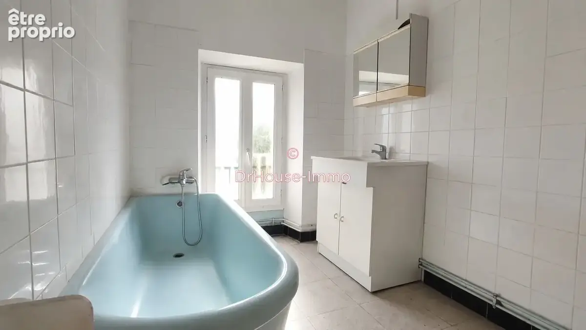 Maison 7 pièces 143 m² à vendre à Roumazieres-Loubert (16270) - photo 45
