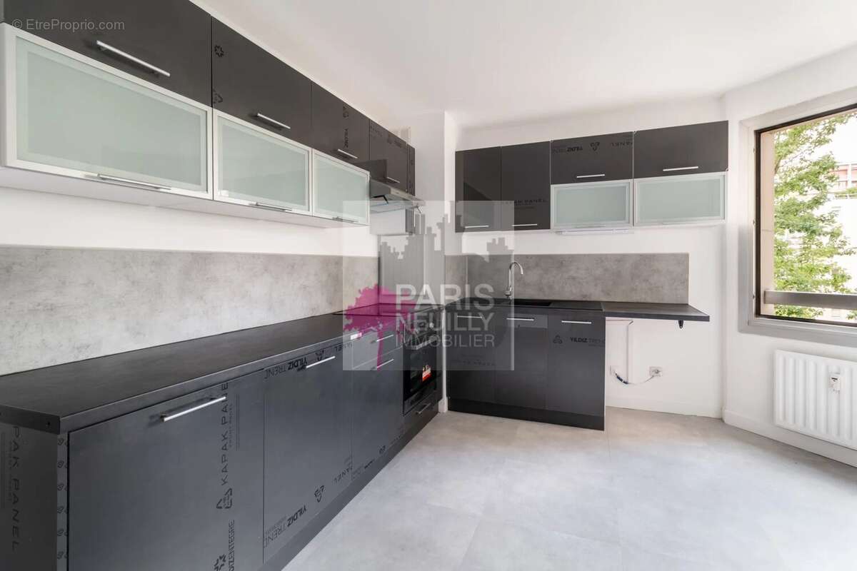 Appartement à COURBEVOIE