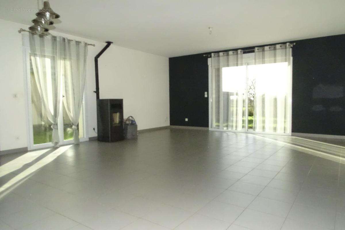 Maison à LE VIVIER-SUR-MER