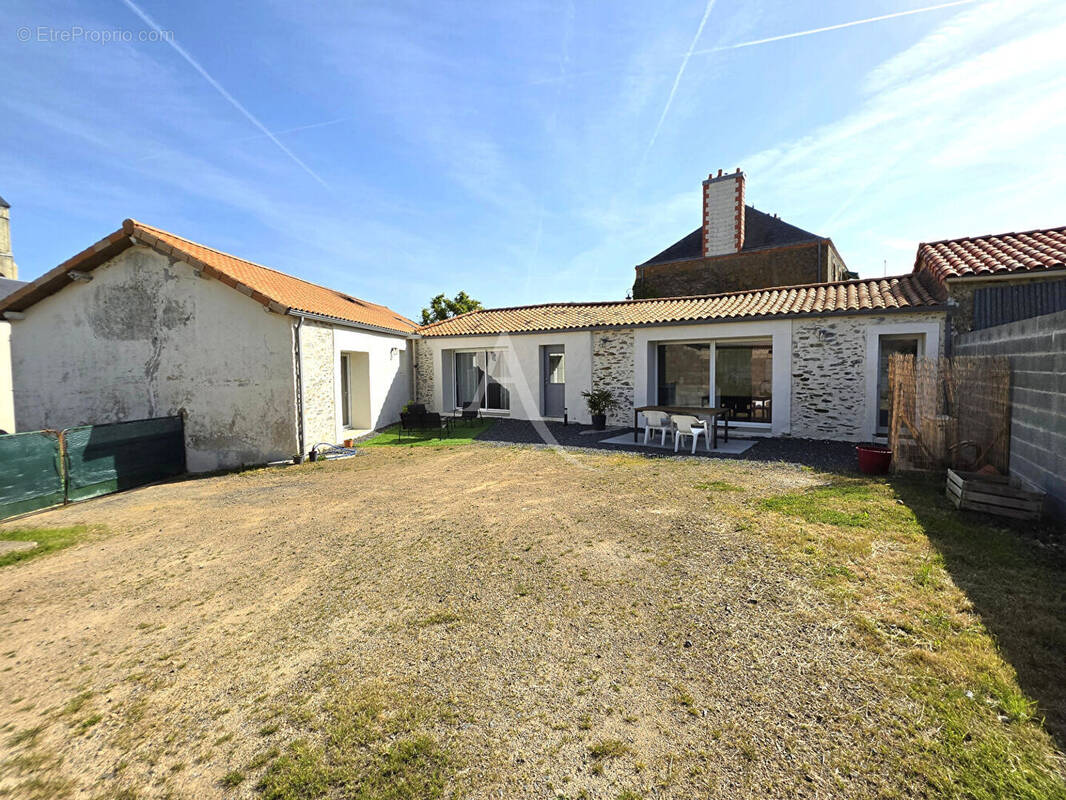 Maison à SAINT-JULIEN-DES-LANDES