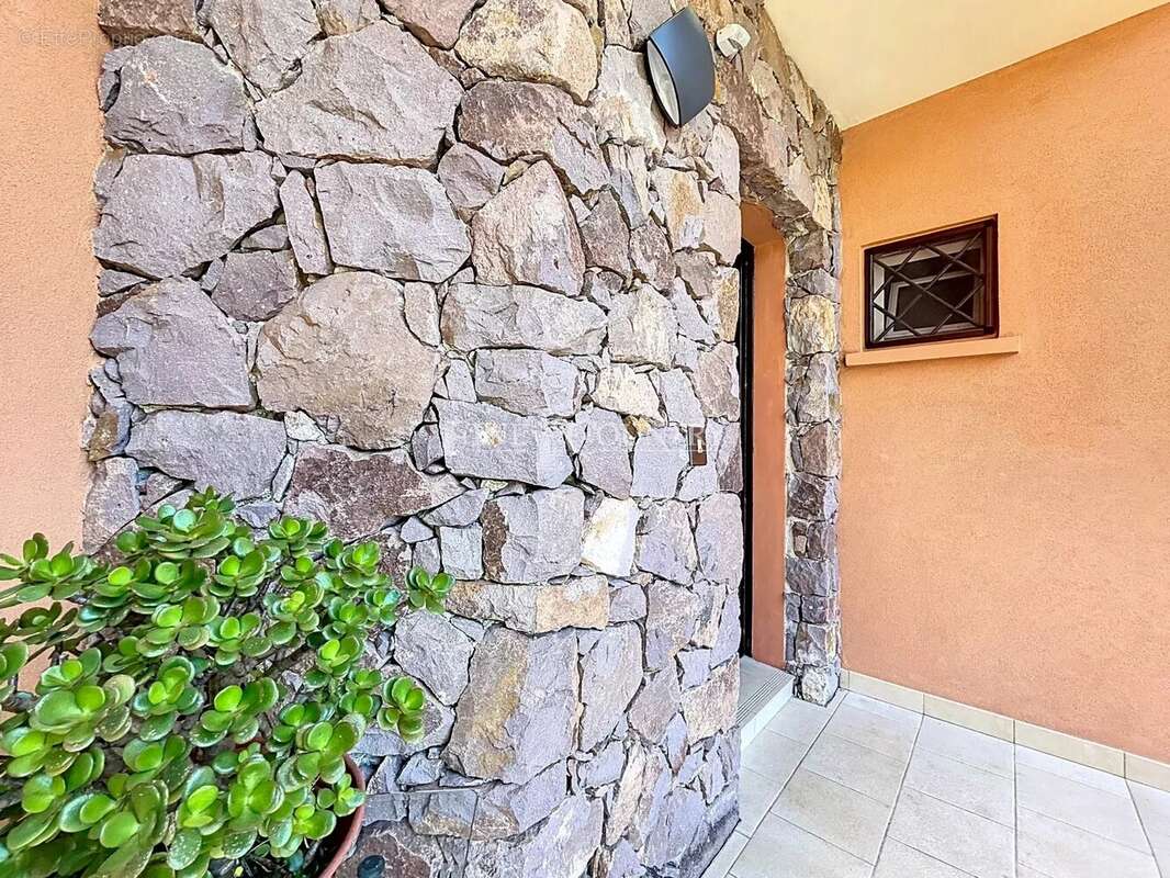 Maison à MANDELIEU-LA-NAPOULE