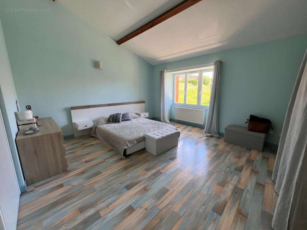 Maison 200 m² à Cours-La-Ville  - photo 28