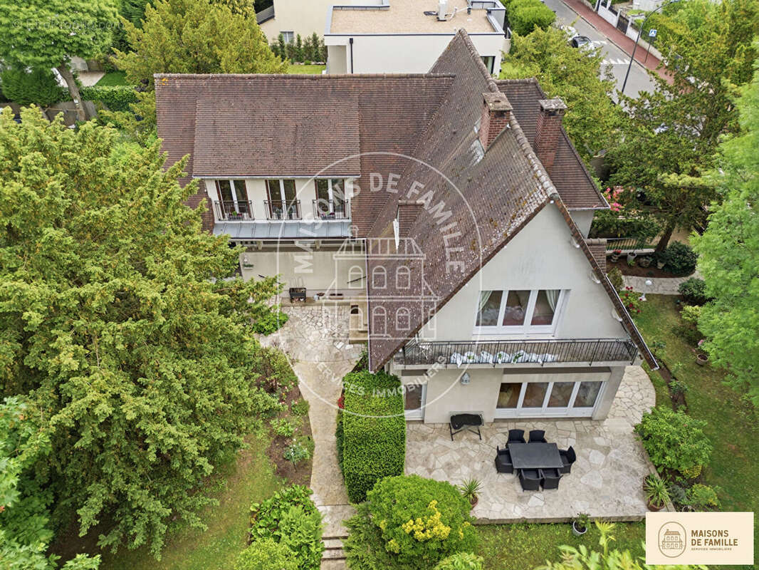 Maison à LA CELLE-SAINT-CLOUD