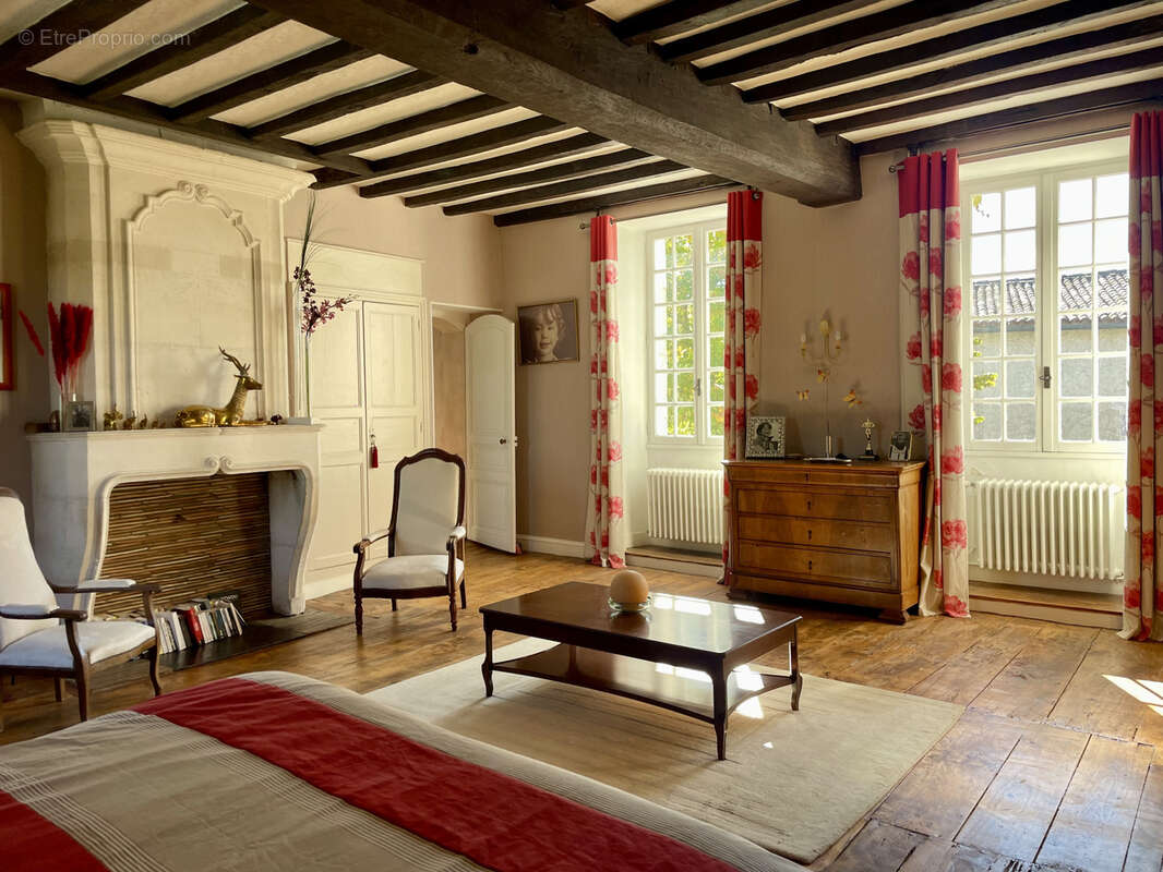 Maison à ROULLET-SAINT-ESTEPHE