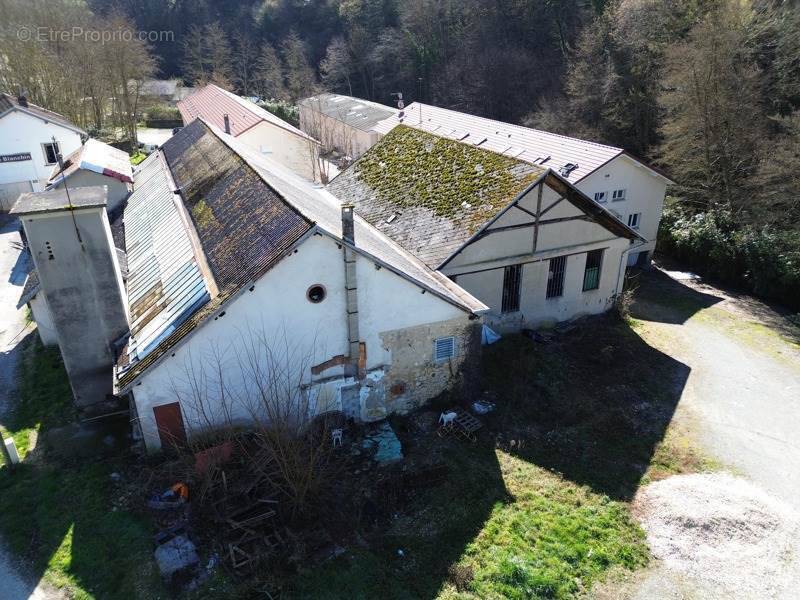 Commerce à SAINT-GENIX-SUR-GUIERS