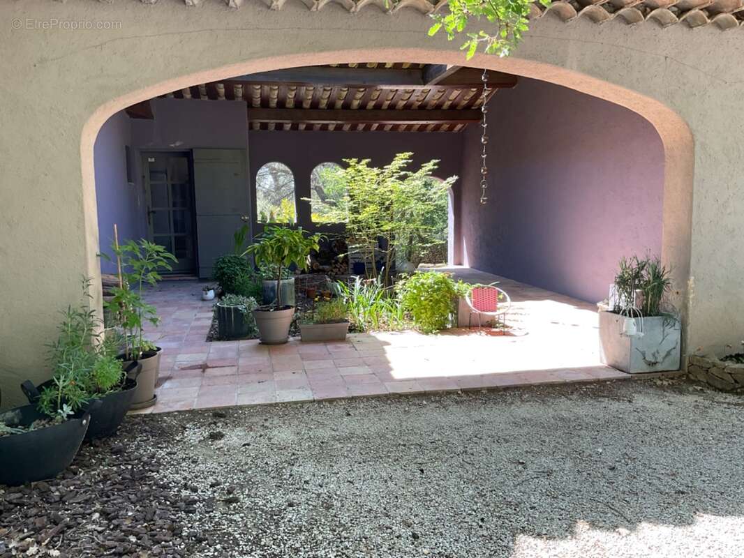 Proprieté  à 20 mns d'Aix en Provence sur la commune de Rognes  380m2 avec 8 chambres - photo 30