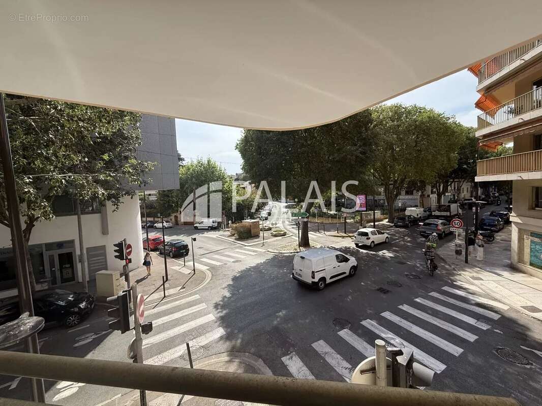 Carré d'OR Antibes superbe 4P rénové - photo 7