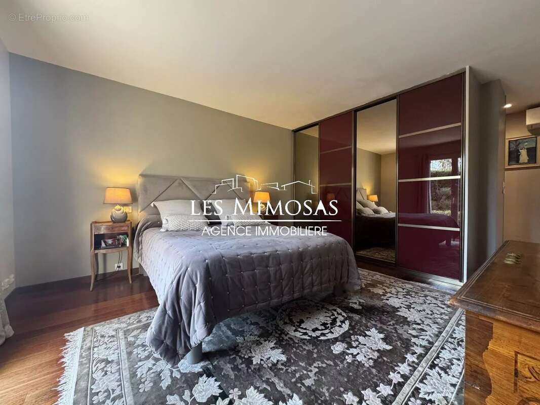 Maison à ROQUEBRUNE-SUR-ARGENS