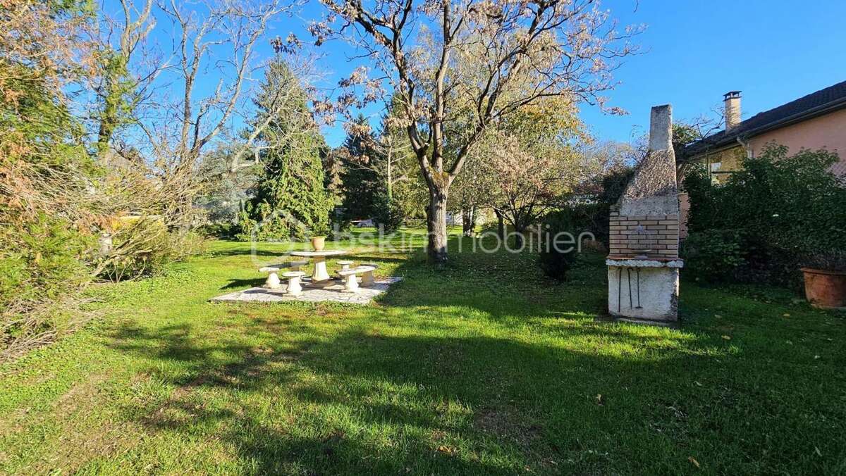 Terrain à COMMELLE-VERNAY