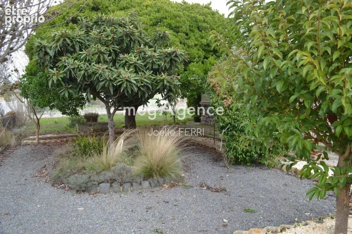 Villa 4 faces de plain pied sur un terrain de 1100 m2 - photo 2