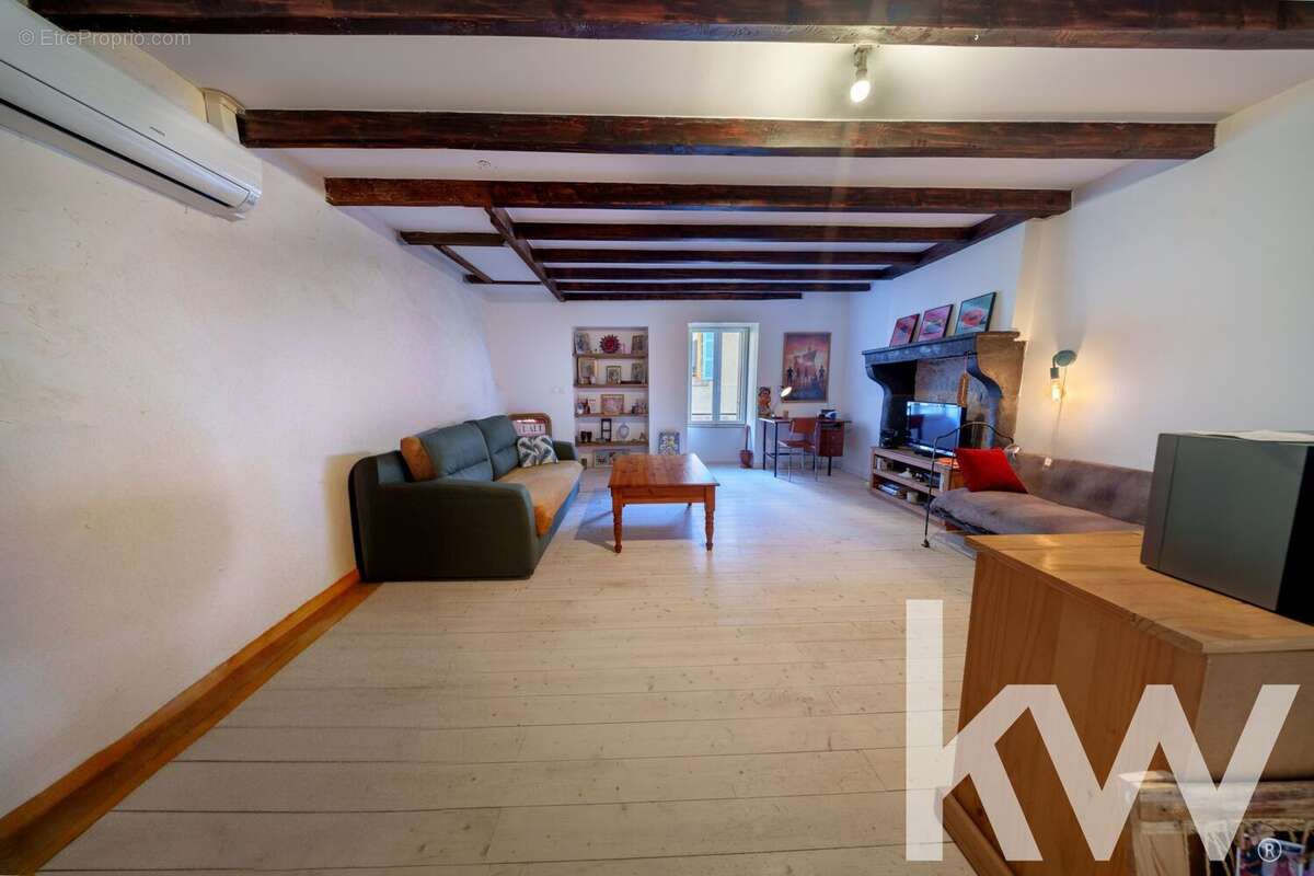 Maison à LES MARTRES-DE-VEYRE