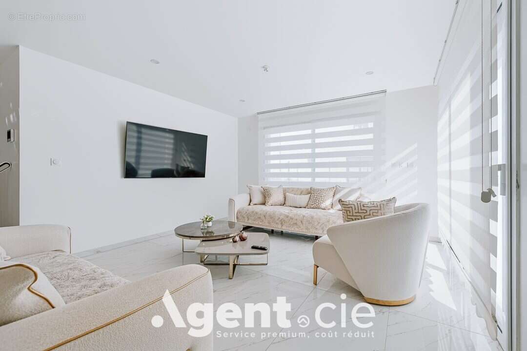 Maison 138 m² à Eterville  - photo 3