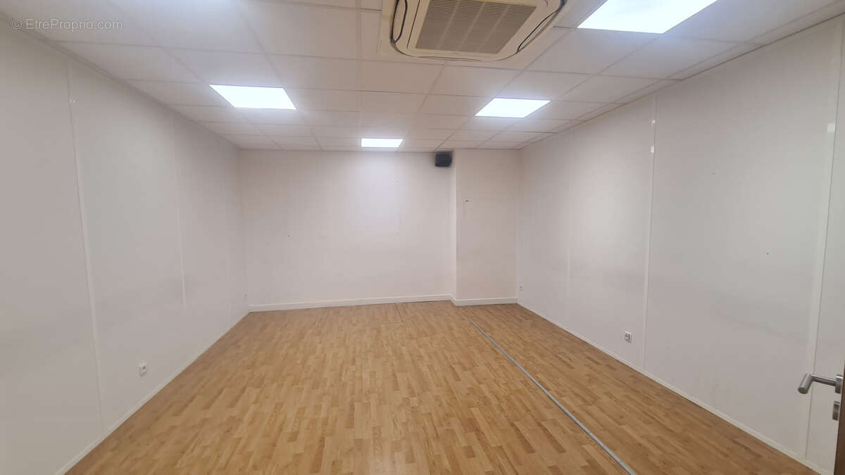 Commerce à PARIS-17E