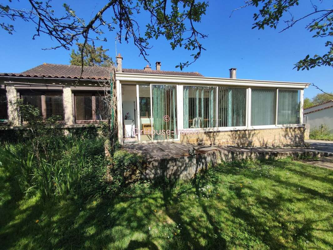 Maison à NOUAILLE-MAUPERTUIS