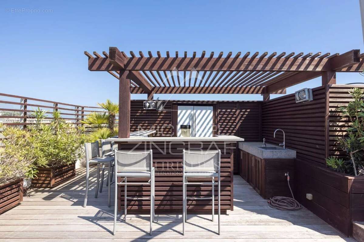 CO-EXCLUSIVITE - Cannes - Croisette - Penthouse avec toit terrasse de 120m2 - photo 6